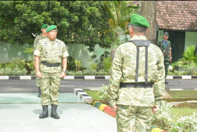 
					Kasrem 083 Baladhika Jaya Letkol lnf Cahyo Buka perresmian KKRI secaba rindam V Brawijaya