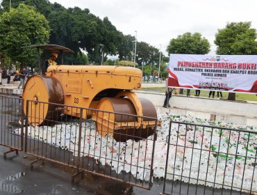 Polres Jember musnahkan ribuan botol miras hasil operasi pekat di bulan ramadhan