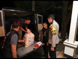 Polres Jember salurkan bantuan sembako untuk warga terdampak banjir di Desa Pakis