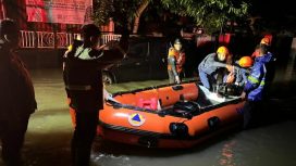 Polres jember evakuasi korban banjir di rambipuji 1