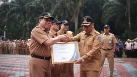 Raih Predikat Kualitas Tertinggi dari Ombudsman RI, Wali Kota Depok Serahkan Penghargaan ke Sekda