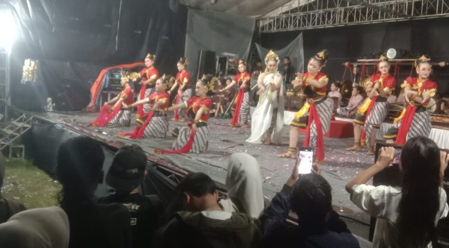 Ribuan Warga Jepara Padati Tradisi Baratan, Rayakan Nisfu Sya’ban Dengan Kirab Lampion