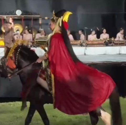 Ribuan Warga Jepara Padati Tradisi Baratan, Rayakan Nisfu Sya’ban Dengan Kirab Lampion