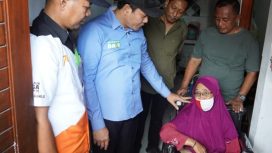 Subandi Turun Langsung ke Krian, Serahkan Kursi Roda dan Siapkan Bedah RTLH Pasca Lebaran