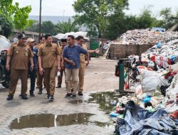 Tinjau TPST Desa Gede, Subandi: Pengelolaan Sampah Bisa Tekan Pengangguran
