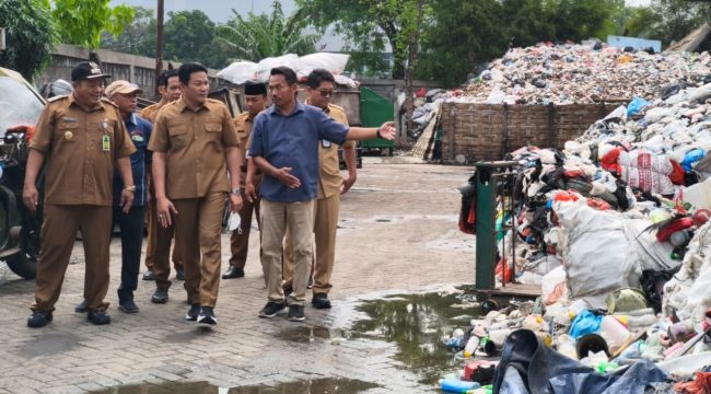 Tinjau TPST Desa Gede, Subandi: Pengelolaan Sampah Bisa Tekan Pengangguran