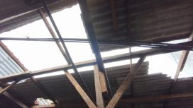 Rumah Warga Sedati Diterjang Puting Beliung, Subandi Turun Tangan: Atap Diperbaiki, Anak Korban Diberi Beasiswa