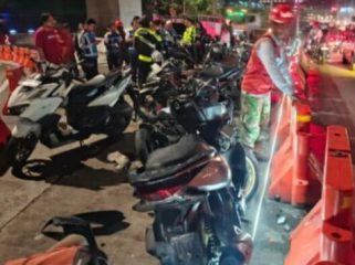 Rem Blong, Truk Box Tabrak 10 Kendaraan di Exit Tol Bawen