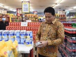 Sidak Jelang Lebaran, Bupati Subandi Pastikan Stok Aman dan Harga Sembako Stabil di Sidoarjo