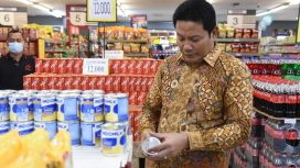 Sidak Jelang Lebaran, Bupati Subandi Pastikan Stok Aman dan Harga Sembako Stabil di Sidoarjo