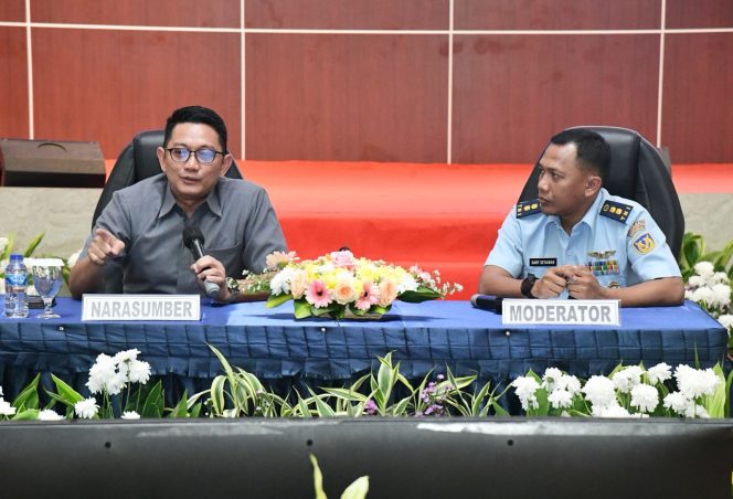 
					Dr. Ian Montratama menjadi narasumber dalam Rapat Koordinasi Intelijen TNI Angkatan Udara (Rakor Intelau) di Markas Besar TNI Angkatan Udara (Mabesau).