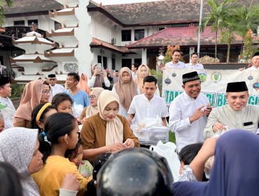 Ketua DPRD Jepara Pimpin Langsung Pembagian Takjil untuk Masyarakat