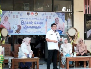 Sekretaris Daerah (Sekda) Kota Depok, Mangnguluang Mansur membuka acara Bazar Raya Ramadan tahun 2026 di Halaman Dekranasda Kota Depok.  (dok.Diskominfo Depok)