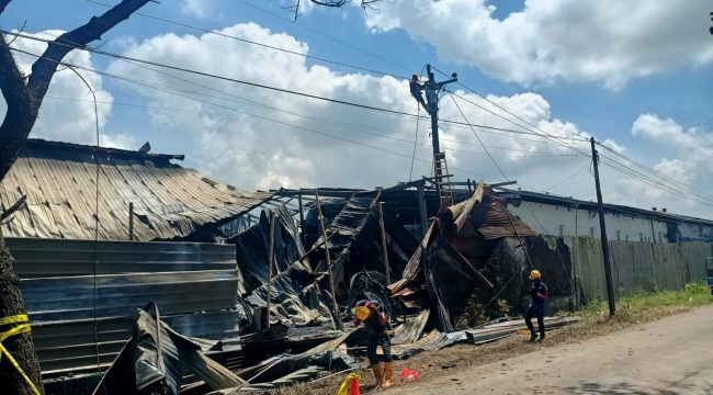 Rentetan kebakaran yang terjadi di Kecamatan Nalumsari Kabupaten Jepara dalam kurun waktu satu bulan ini tercatat empat insiden kebakaran yang terjadi di wilayah tersebut 
Kasi Ketentraman dan Ketertiban (Trantib) Kecamatan Nalumsari , Nurcholis menyampaikan sangat prihatin dengan adanya insiden ini  saat di konfirmasi kamis (12/3/2026)