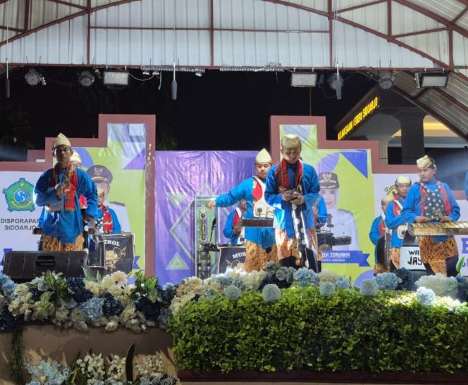 
					Festival Musik Patrol Sidoarjo 2026 Meriah, Grup Coba Lagi Sedati Raih Piala Bergilir Bupati