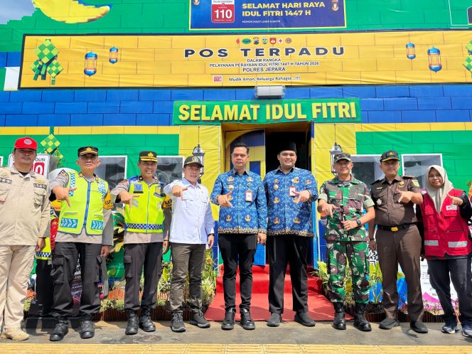 
					Forkopinda Kabupaten Jepara turun langsung memastikan stabilitas kebutuhan pokok dan kesiapan layanan masyarakat . Pemantauan di pimpin oleh Bupati Jepara Witiarso Utomo bersama Wakil Bupati Muhammad Ibnu Hajar serta di ikuti Ketua DPRD Jepara (17/3/2026)