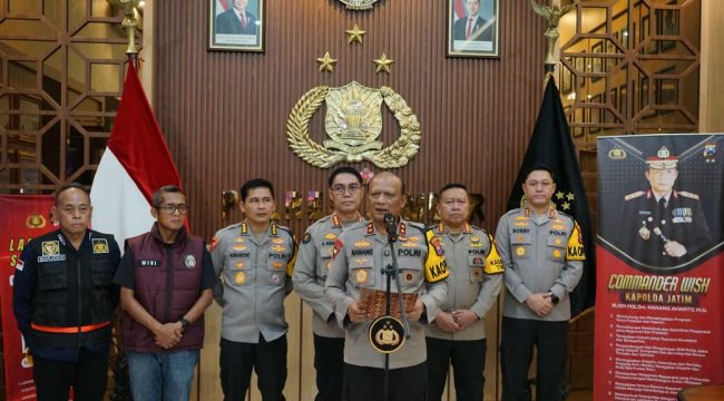 Polda Jatim saat konpres dan Pastikan Situasi Terkendali dan Tidak Ada Korban Jiwa