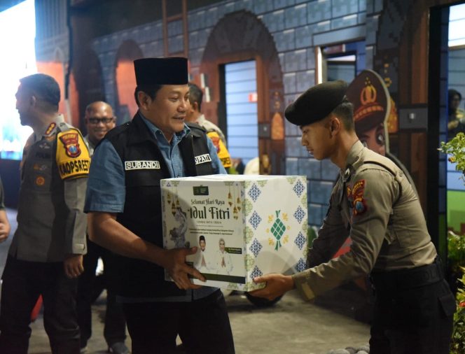 
					Pastikan Arus Mudik Aman dan Terkendali, Bupati Bersama Forkopimda Sidoarjo Sidak Pos Pengamanan Malam Idul Fitri