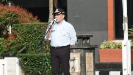 Sekretaris Daerah (Sekda) Kota Depok, Mangnguluang Mansur menjadi pembina apel ASN.