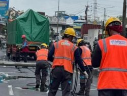 Reklame Roboh Hantam Jaringan Listrik di Taman Sidoarjo, PLN Turunkan 63 Personel Lakukan Pemulihan