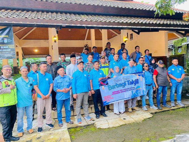 
					Ramadan Penuh Kebersamaan, Ormas PROGIB DPC Jepara Bagikan 1500 Takjil