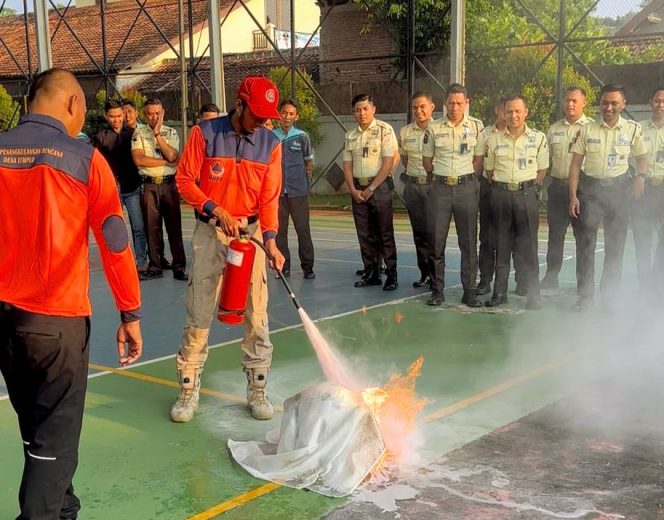 
					Perkuat Manajemen Risiko, BRI BO Jepara Adakan Simulasi Mitigasi Kebakaran