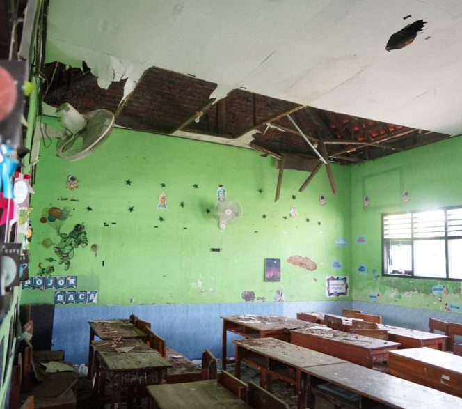 
					Bupati Subandi Tinjau SDN Sidokepung yang Atapnya Ambruk, Pemkab Siapkan Solusi Cepat dan Jangka Panjang