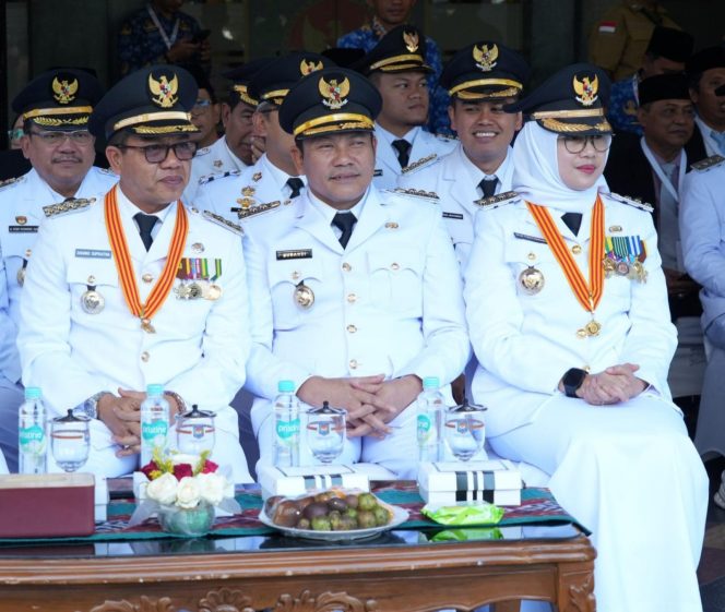 
					Sidoarjo Raih Penghargaan Kinerja Tertinggi Nasional, Subandi Tekankan Pelayanan Tak Boleh Kendur