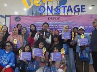 Foto bersama Halalbihalal All Community Indonesia#01 bersama Trie Soegih, di Depok Town Square