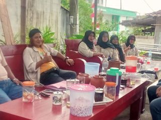 Andrie Once Ketua SWI Jawa Tengah (kedua dari kiri) saat memimpin rapat koordinasi. Dok. Narsum