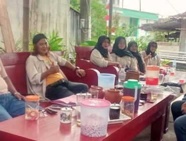 Andrie Once Ketua SWI Jawa Tengah (kedua dari kiri) saat memimpin rapat koordinasi. Dok. Narsum