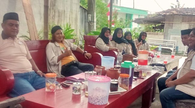 Andrie Once Ketua SWI Jawa Tengah (kedua dari kiri) saat memimpin rapat koordinasi. Dok. Narsum