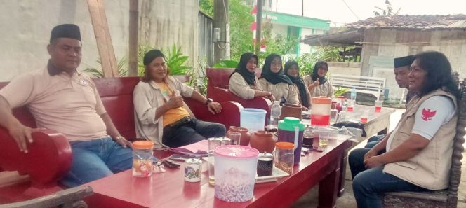 
					Andrie Once Ketua SWI Jawa Tengah (kedua dari kiri) saat memimpin rapat koordinasi. Dok. Narsum