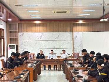 Beri Uang Pembinaan, Ketua DPRD Jepara Bakar Semangat Atlet Karate di Kejurprov Jateng