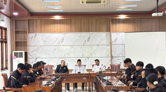 Beri Uang Pembinaan, Ketua DPRD Jepara Bakar Semangat Atlet Karate di Kejurprov Jateng