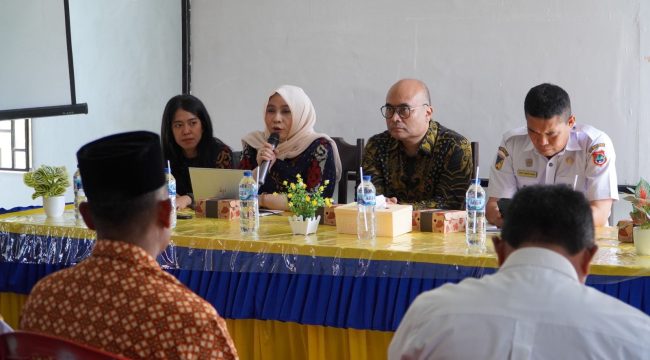 Dokumentasi: Dr. Farah dan tim peneliti Universitas Pertamina saat melakukan pemaparan materi FGD di Kecamatan Batui Selatan, Luwuk, Sulawesi Tengah (2025).