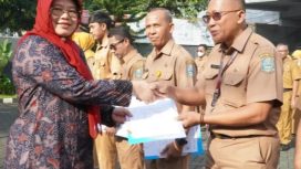 Diskominfo Jatim Serahkan SK Purna Tugas dan Kenaikan Pangkat ASN