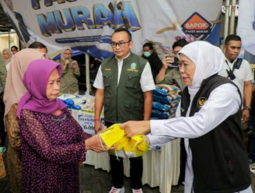 Kendalikan Inflasi dan Penguatan Ketahanan Pangan, Gubernur Khofifah Gelar Pasar Murah ke-59 di Sidoarjo