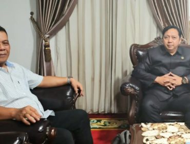 Ketua Panitia Prof. DR.Ir.Supiyat Nasir, M.B.A., bersama Ketua DPRD Boyolali Susetya Kusuma DH.SH. (Dok. Panitia Munas SWI)