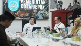 Sekretaris Daerah (Sekda) Kota Depok, Mangnguluang Mansur, membuka acara sidang kelompok Musrenbang RKPD 2027 secara virtual zoom meeting. (Dok. Diskominfo Depok)