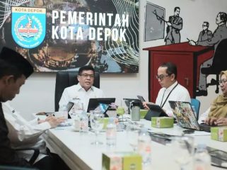 Sekretaris Daerah (Sekda) Kota Depok,  Mangnguluang Mansur, membuka acara sidang kelompok Musrenbang RKPD 2027 secara virtual zoom meeting. (Dok. Diskominfo Depok)