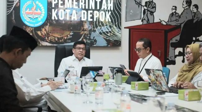 Sekretaris Daerah (Sekda) Kota Depok,  Mangnguluang Mansur, membuka acara sidang kelompok Musrenbang RKPD 2027 secara virtual zoom meeting. (Dok. Diskominfo Depok)