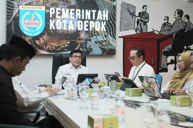 
					Sekretaris Daerah (Sekda) Kota Depok,  Mangnguluang Mansur, membuka acara sidang kelompok Musrenbang RKPD 2027 secara virtual zoom meeting. (Dok. Diskominfo Depok)