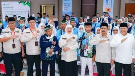 Gubernur Khofifah Lepas Kloter Pertama Haji Embarkasi Surabaya, 380 Jemaah Probolinggo Berangkat ke Madinah