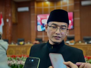 Ade Supriyatna Ketua DPRD Kota Depok. (Dok. Icha_penadepok.com)