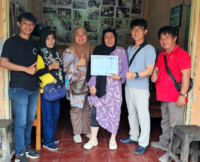 
					Yayasan Global Pelangi Serahkan Bantuan Kaki Palsu Untuk Warga Depok