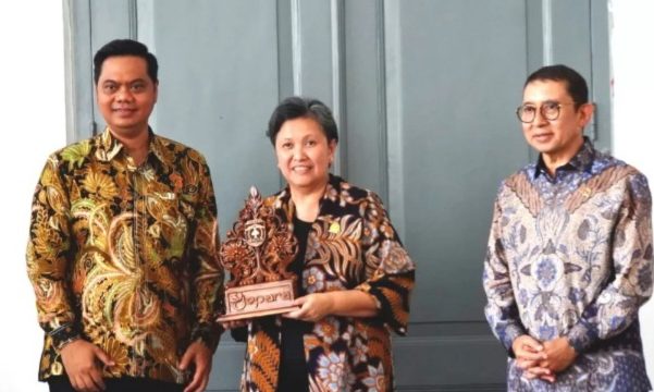 Ketua DPRD Jepara Hadiri Pameran TATAH: Komitmen Angkat Seni Ukir ke Pentas Nasional