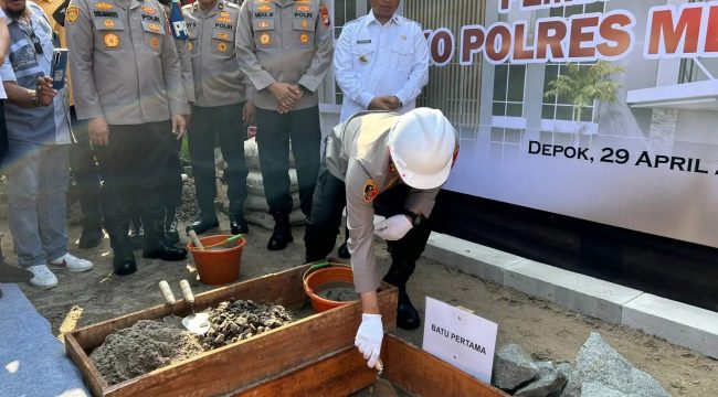 Kapolda Metro Jaya, Irjen Pol Asep Edi Suheri melakukan peletakan batu pertama pembangunan mako Polres Metro Depok