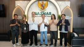 Foto Bersama Sekjen/Plt. Ketum SWI Herry Budiman yang didampingi Kabid OKK Riki, Kabid Media Massa Aldimas dan Pengurus SWI Depok Ardhi diterima oleh Donny Fajar Ramadhan
Community Partnership Officer Divisi Retail dan staf.