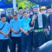 Mangnguluang Mansur Sekretaris Daerah (Sekda) Kota Depok, saat menyaksikan palang pintu. (Dok. Diskominfo Kota Depok)